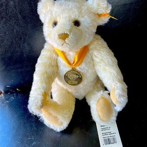 Steiff 2000 Millennium Bear 666018 Medallion Coin 22 Karat Gold-Plated Mohair.